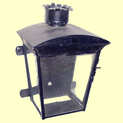 click for 12K .jpg image of GSWR platform lamp